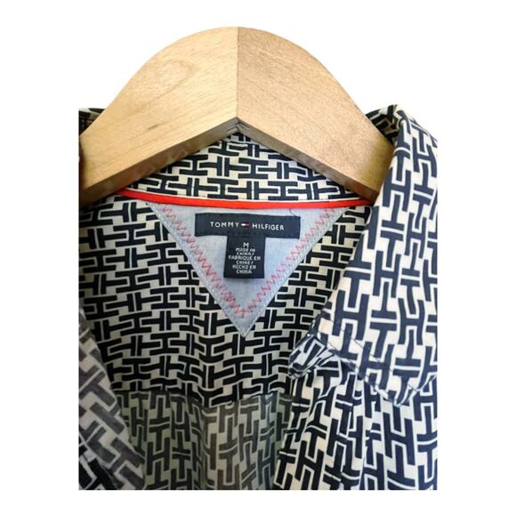 TOMMY HILFIGER Button Down Shirt Cotton Collared Long Sleeves Medium EUC - Picture 4 of 9